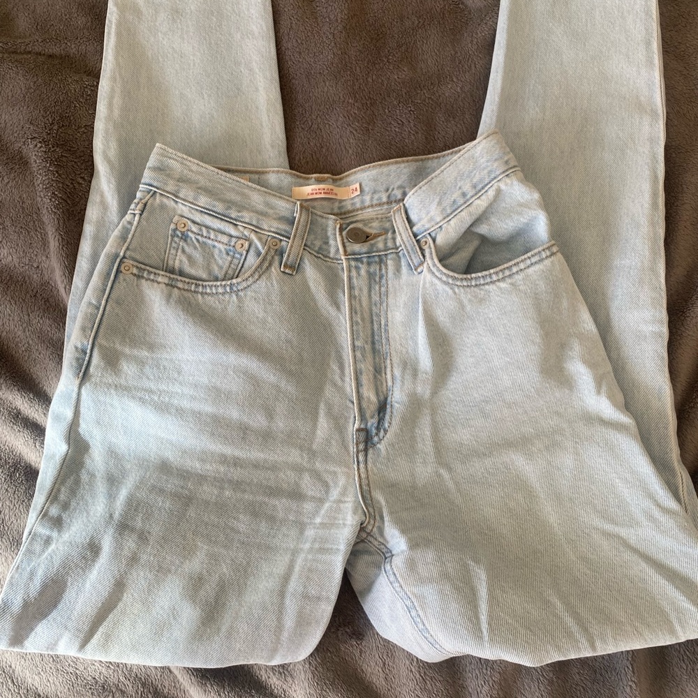 Levi’s 80s mom jeans